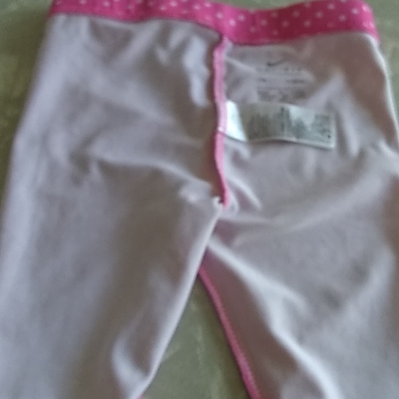 Nike Dri-FIT mid calf leggings. - Picture 6 of 7